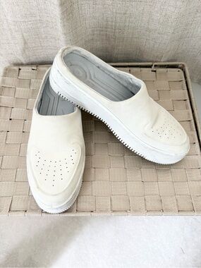 Nike Air Force one unisex clogs/ mules color white/off-white sz 41 EU/ 9.5 US